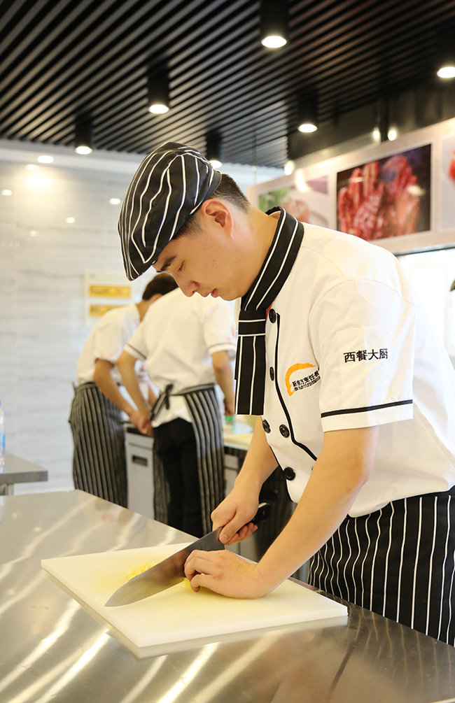 辞去“铁饭碗”只为“金饭碗”,记安徽新东方乔羽