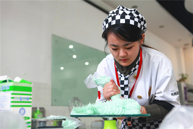 大学毕业后来学西点?这个女孩有点酷