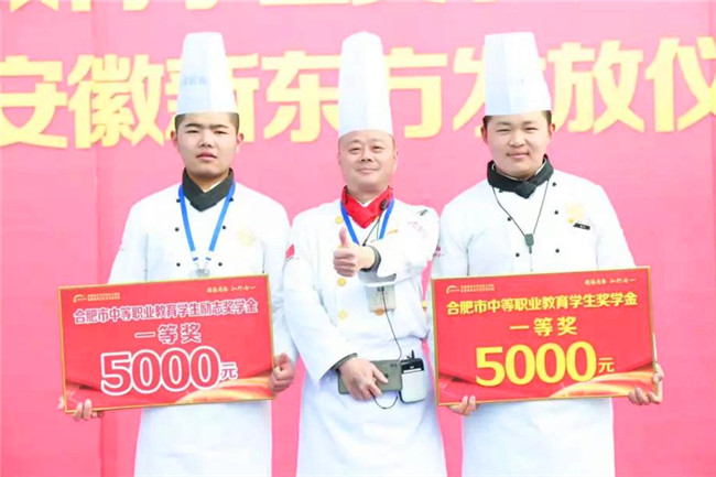 我校学生奖学金和励志奖学金发放仪式隆重举行
