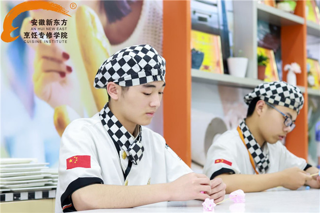 西点培训哪里好_怎样选择一个适合自己的蛋糕培训班?