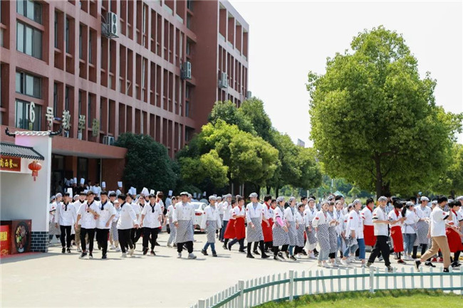 校园安全高于一切!我校特此组织防火防震紧急疏散演练!