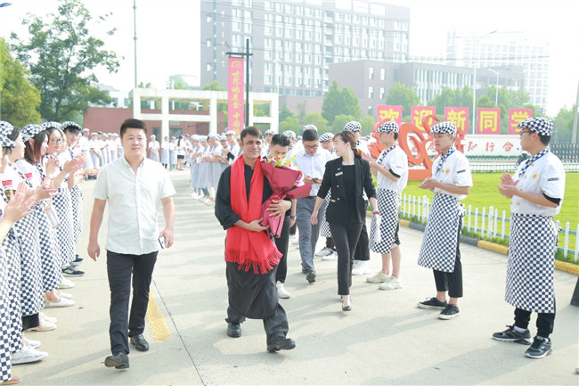合肥富力威斯汀大酒店西餐总厨莅临我校授课!