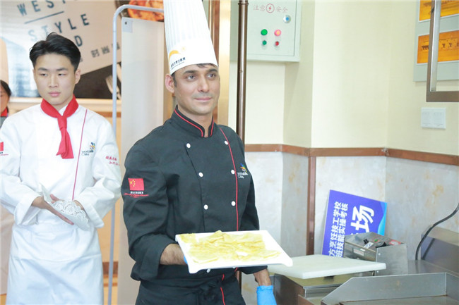 合肥富力威斯汀大酒店西餐总厨莅临我校授课!
