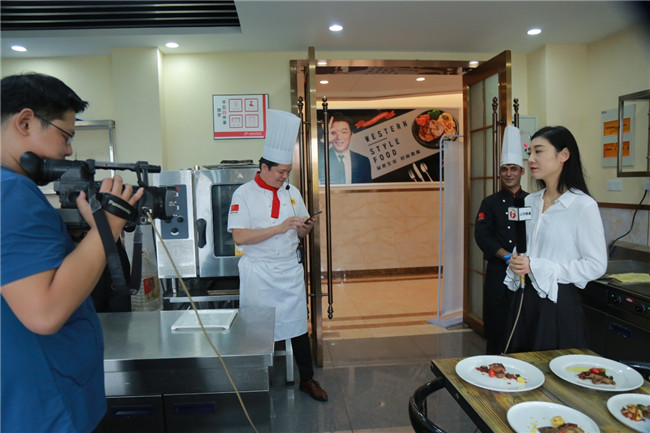合肥富力威斯汀大酒店西餐总厨莅临我校授课!