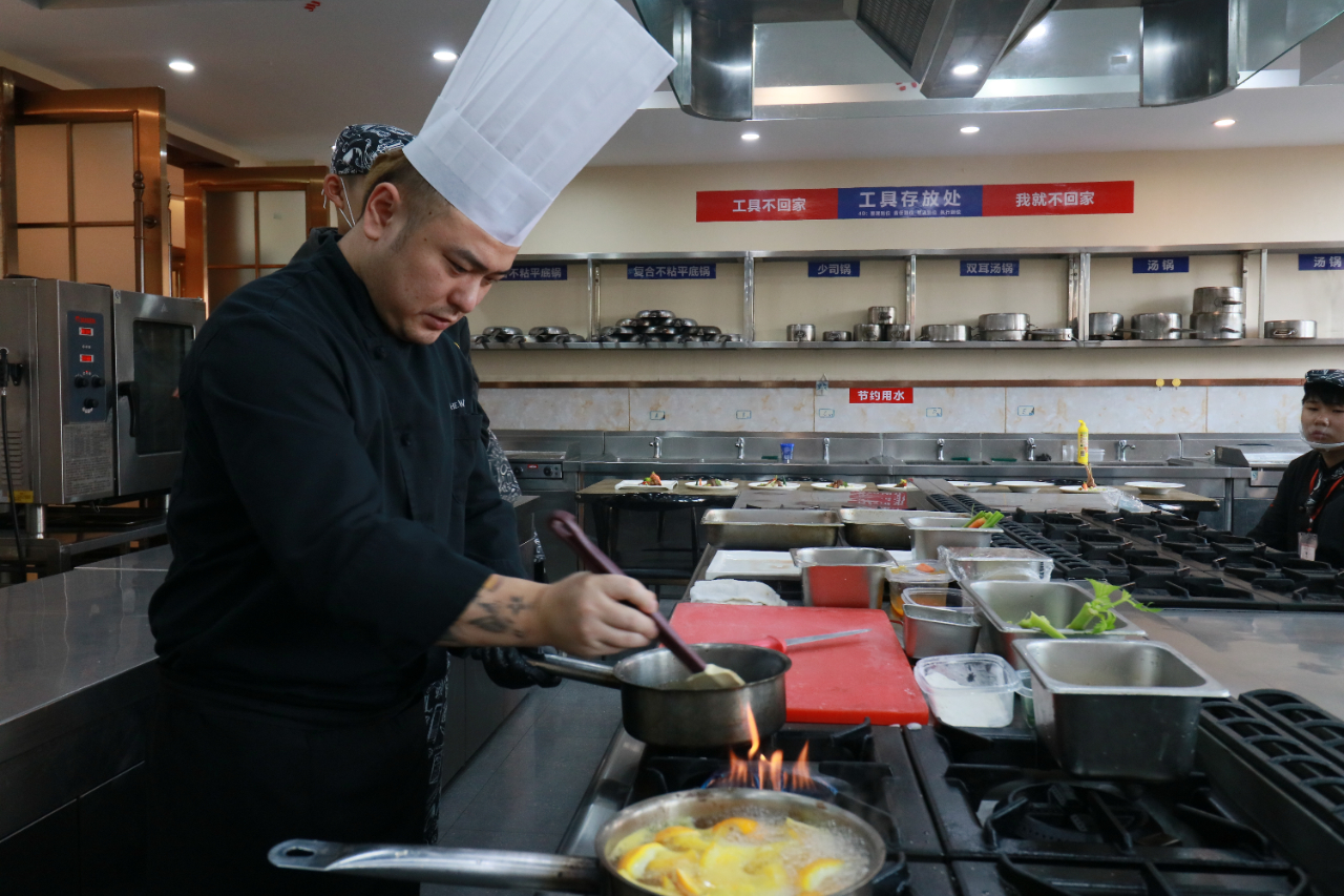 星级酒店主厨走进安徽新东方,亲授西餐烹饪技能!