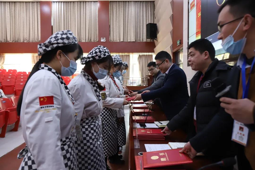只等你来!安徽新东方爱心小红帽志愿者已经准备好迎接新生啦!