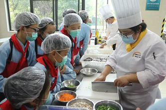 劳动砺心智，烹饪促成长――安徽新东方烹饪劳动课走进合肥天水路